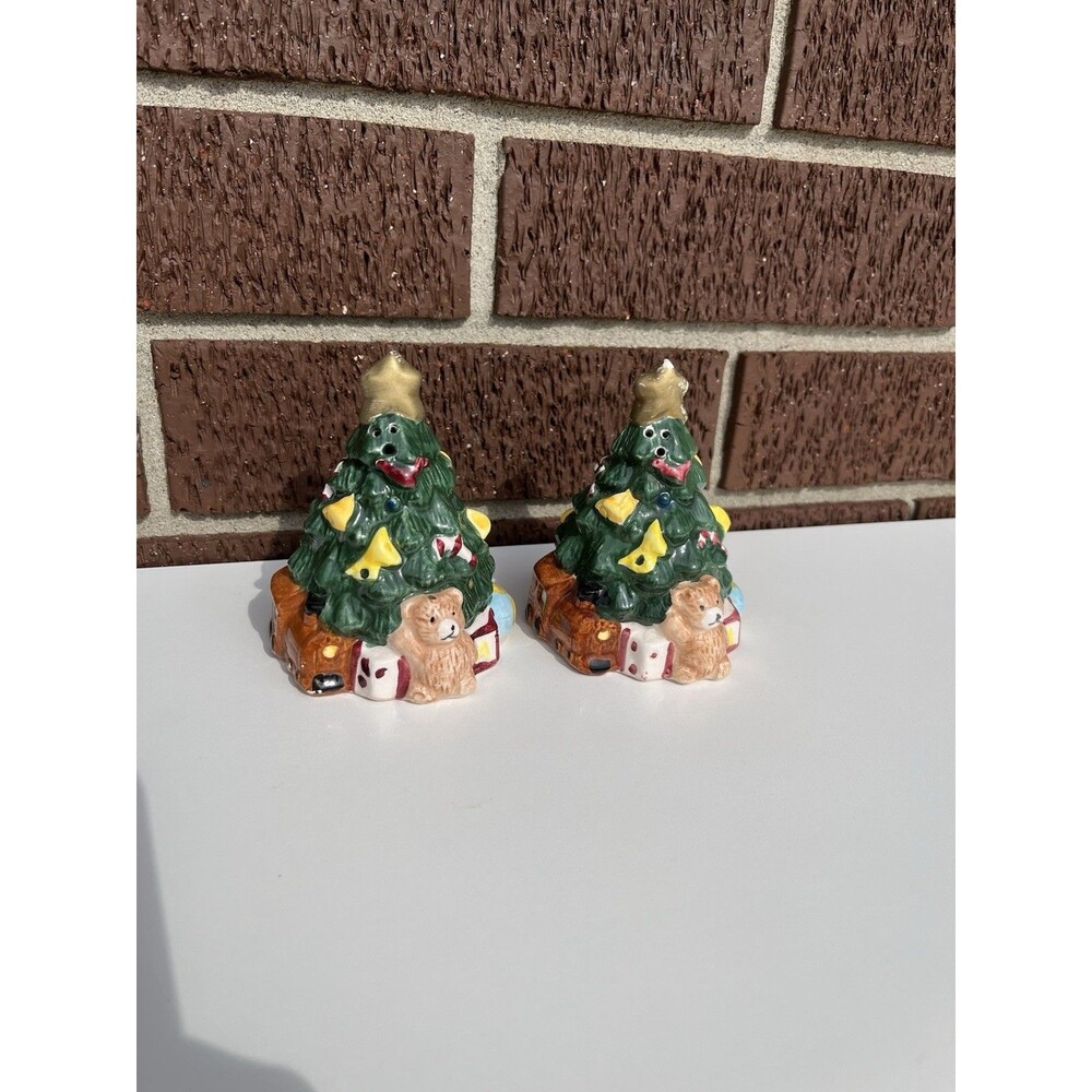 Vintage Salt & Pepper Shakers Jay Import‎ Co 1995 Christmas Tree Bear Ceramic